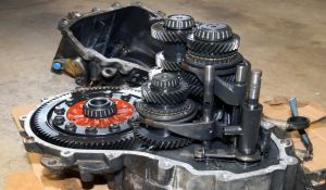 Специалисты ЮТЭК проверяют качество ремонта КПП Volvo